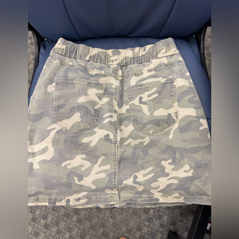 Boston Proper Skort Size 8 Gray Camo Shorts Print Elastic Waist Pockets Stretch - Picture 7 of 11